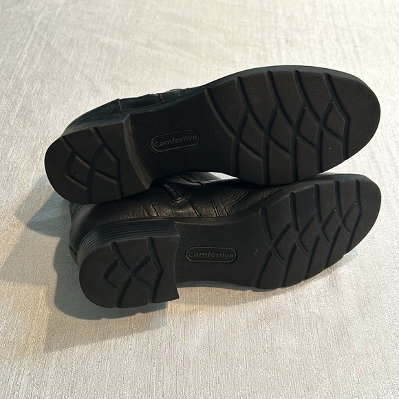 Comfortiva Black Ankle Booties - Picture 6 of 7